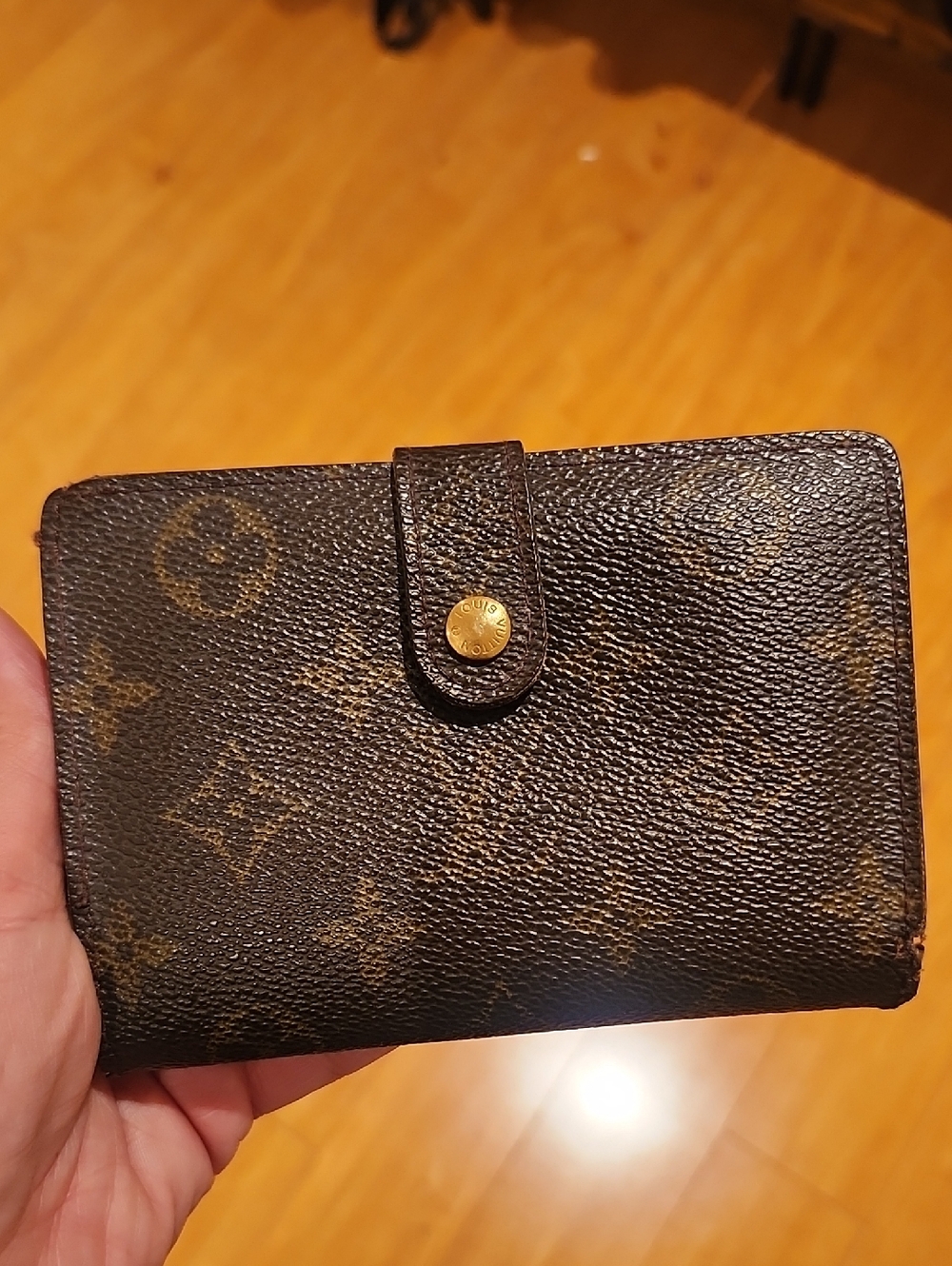 LV KISSLOCK
